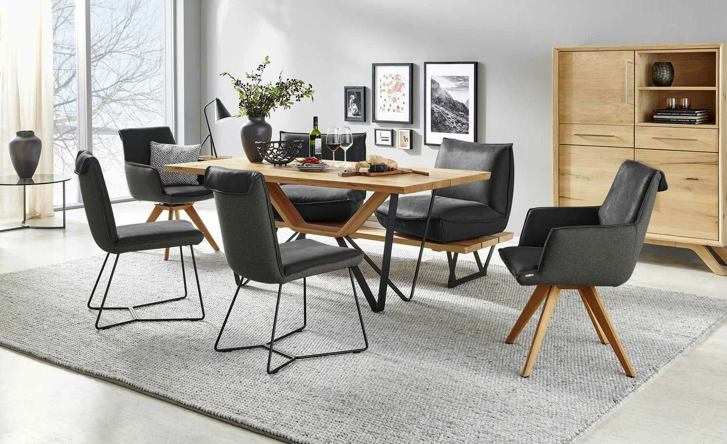 KOINOR Leder-Kufen-Bank auf Holzpodest drehbar Schwof | Omega (Dunkelgrau) / Kontrastfaden Hellgrau Drehfunktion 1 KOINOR Leder-Kufen-Bank auf Holzpodest drehbar Schwof | Omega (Dunkelgrau) / Kontrastfaden Hellgrau Drehfunktion